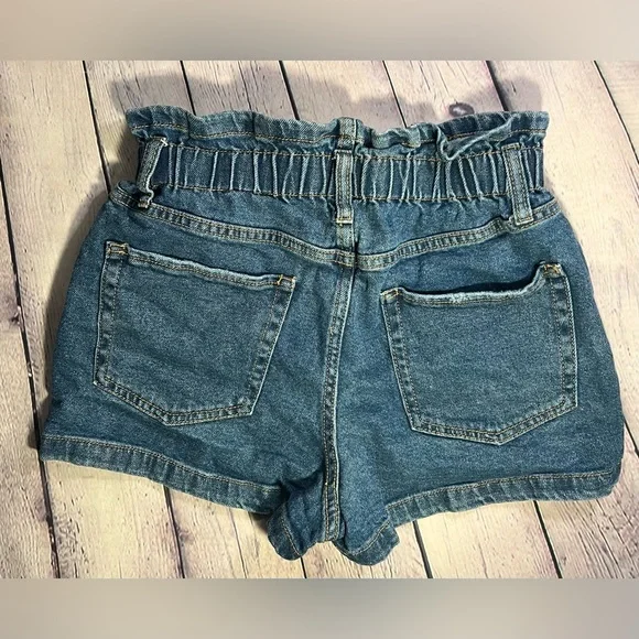 WILD FABLE PAPER BAG WAIST DENIM
SHORTS. HIGH WAIST. 5 FRONT BUTTON FLY. SIZE SM - Picture 2 of 5